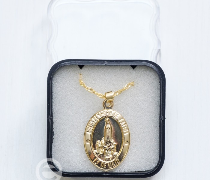 Fio com medalha de N. S. de Ftima. 
