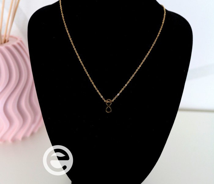 Fio dourado com medalha